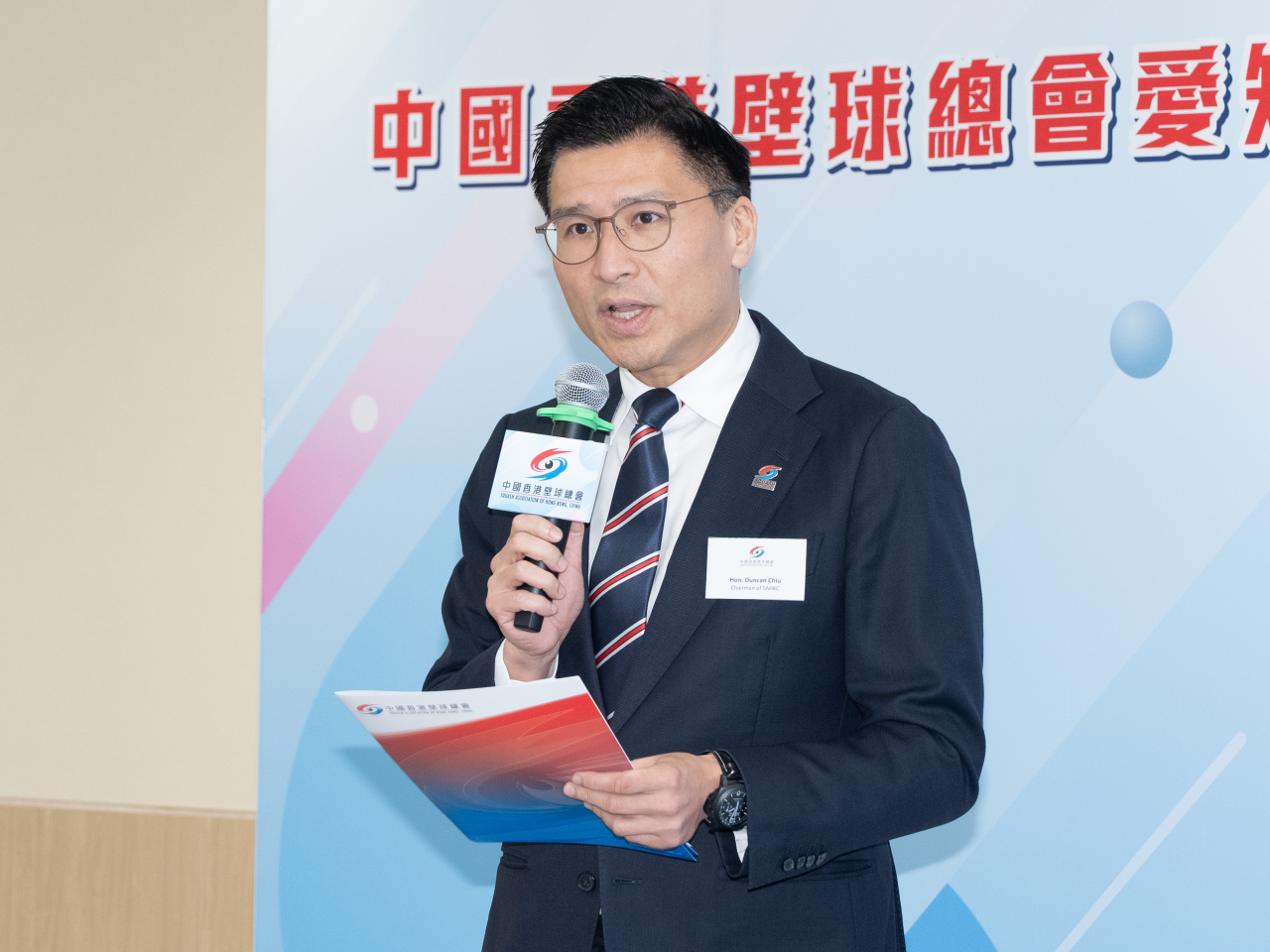 中國香港壁球總會主席邱達根表示，希望計劃能進一步鼓勵運動員。（中國香港壁球總會提供）