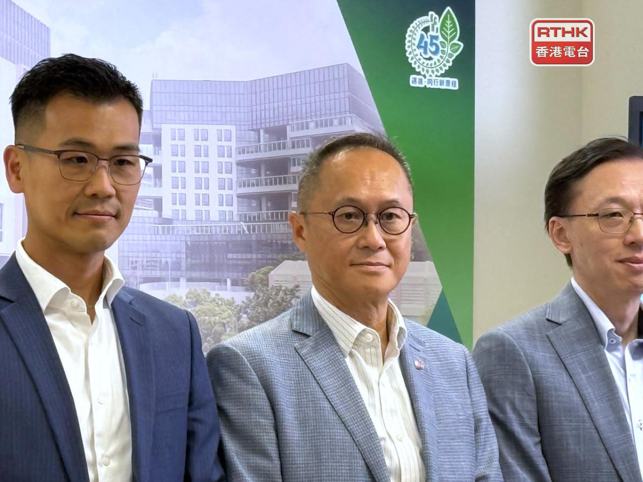 鄭蓋民（右）期望新大樓的精神科兒童及青少年服務座做到一站式服務。（任浩鋒攝）