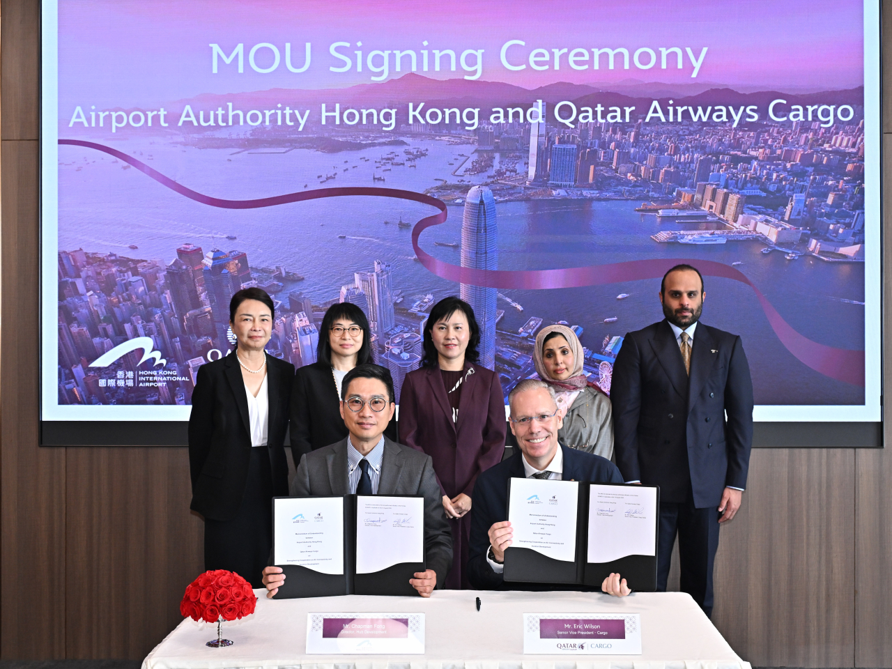 Chan (centre, back row) and Airport Authority chief executive Vivian Cheung (left, back row) witnessed the signing of a memorandum of understanding. Photo courtesy of Information Services Department