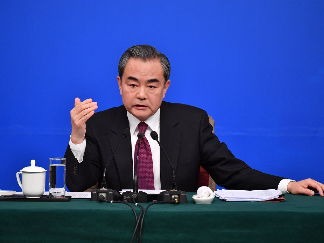 王毅與李在明會面時表示，當前全球經濟碎片化加劇、貿易保護主義抬頭，中韓應盡快完成自由貿易協定第二階段談判。（新華社資料圖片）