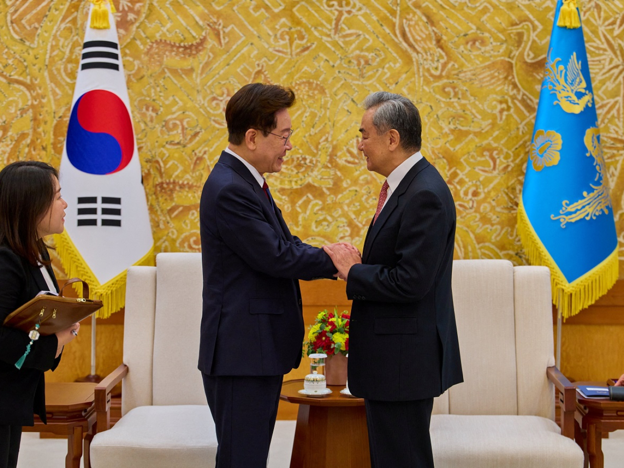 South Korean President Lee Jae Myung, left, shakes hands with Foreign Minister Wang Yi during their meeting at the Presidential Blue House in Seoul. Photo: Reuters