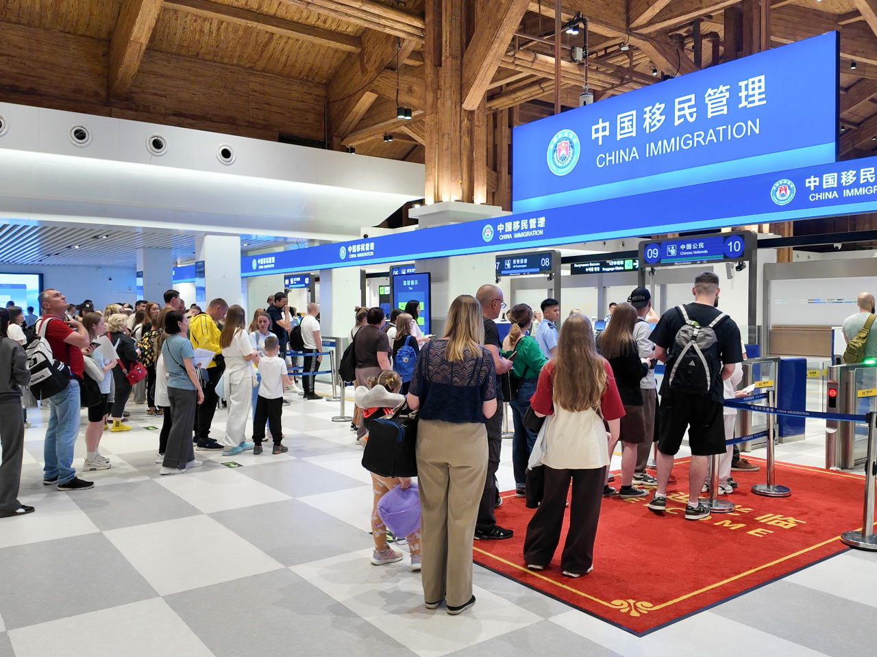 中方宣布，吉爾吉斯和越南公民可適用240小時過境免簽政策和海南30天入境免簽政策來華。（新華社資料圖片）
