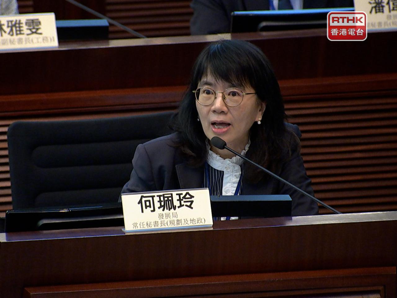 何珮玲說，部分建得高的舊樓，如果重建後沒有額外的地積比，對發展商來說不太吸引。（港台圖片）