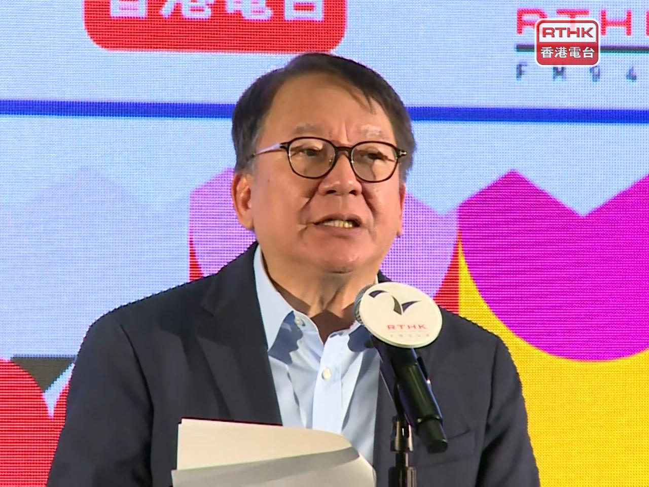 陳國基表示，政府各政策局和部門都會主動提供適切服務，協助非華裔人士在港生活。（張連登攝）