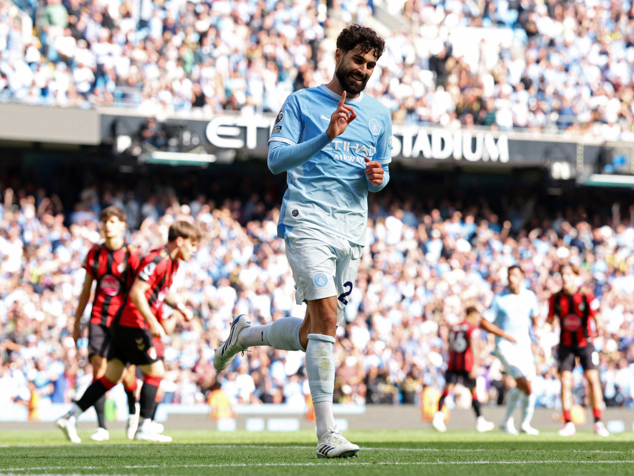 Man City's Josko Gvardiol scored the decisive goal in the 91st minute to seal a thrilling comeback victory against Bournemouth. Photo: Reuters