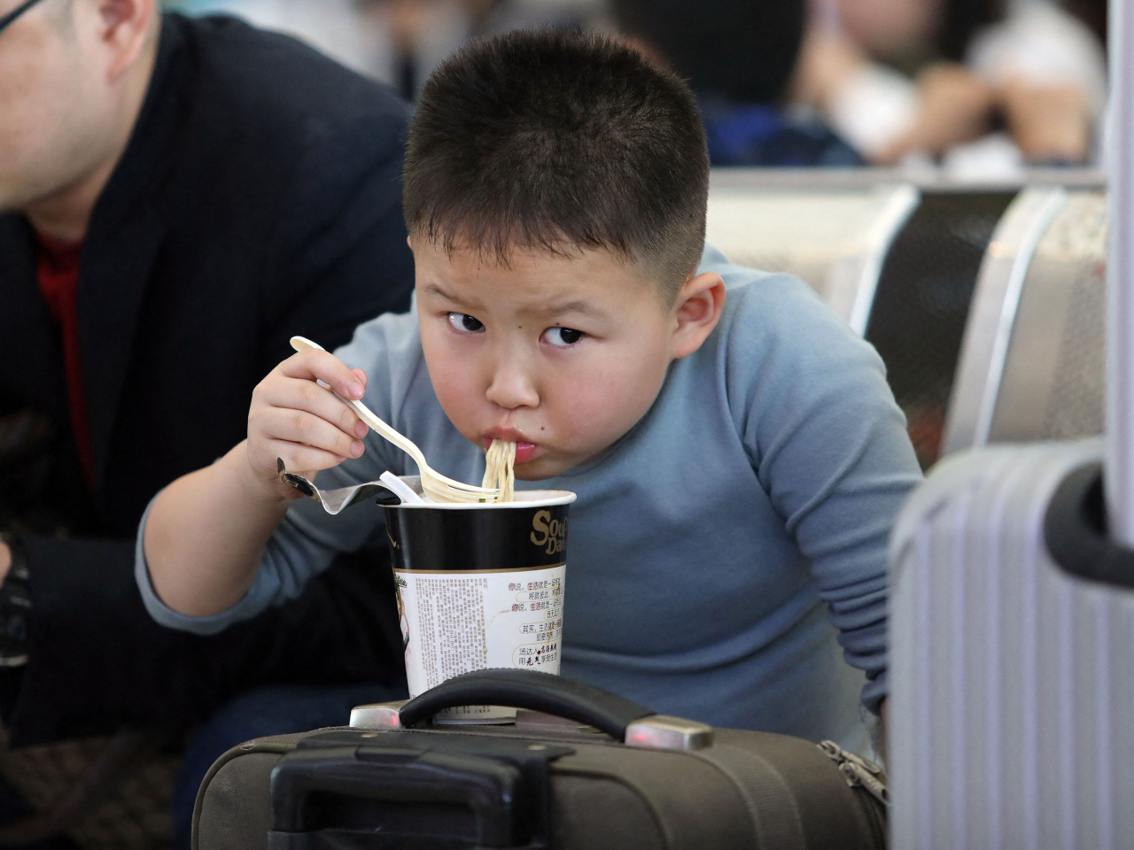 對即食麵排名需求前三名的國家或地區保持不變，內地與香港繼續排第一，市場共售出432億7千萬份即食麵，印尼排第二，印度第三。（法新社）