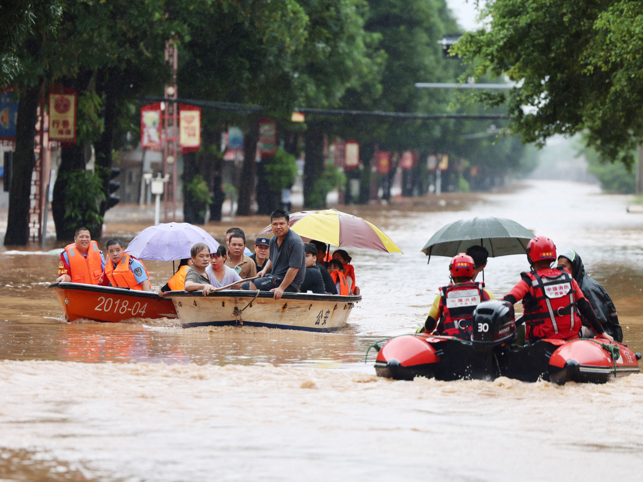 Residents are being evacuated from their homes in Ningming county, Chongzuo, Guangxi Zhuang Autonomous Region. Photo: cnsphoto via Reuters