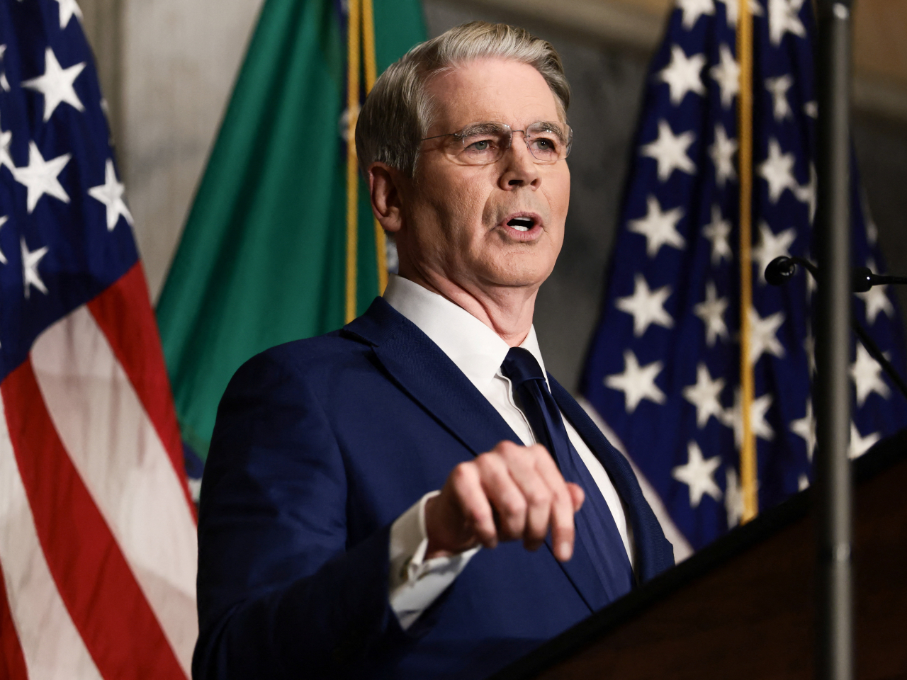 貝森特公布美方多項針對伊朗的經濟制裁措施。（路透社）