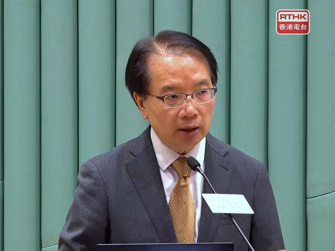 張偉麟指坊間具規模的中醫診所門診收費，每次亦近千元，相信現時制定的價格水平會受市民歡迎。（郭志強攝）