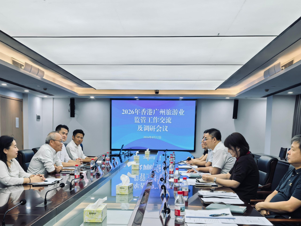 旅監局與廣州市文化廣電旅遊局進行交流會議，就加強粵港兩地旅遊市場監管協作交換意見。（旅監局）
