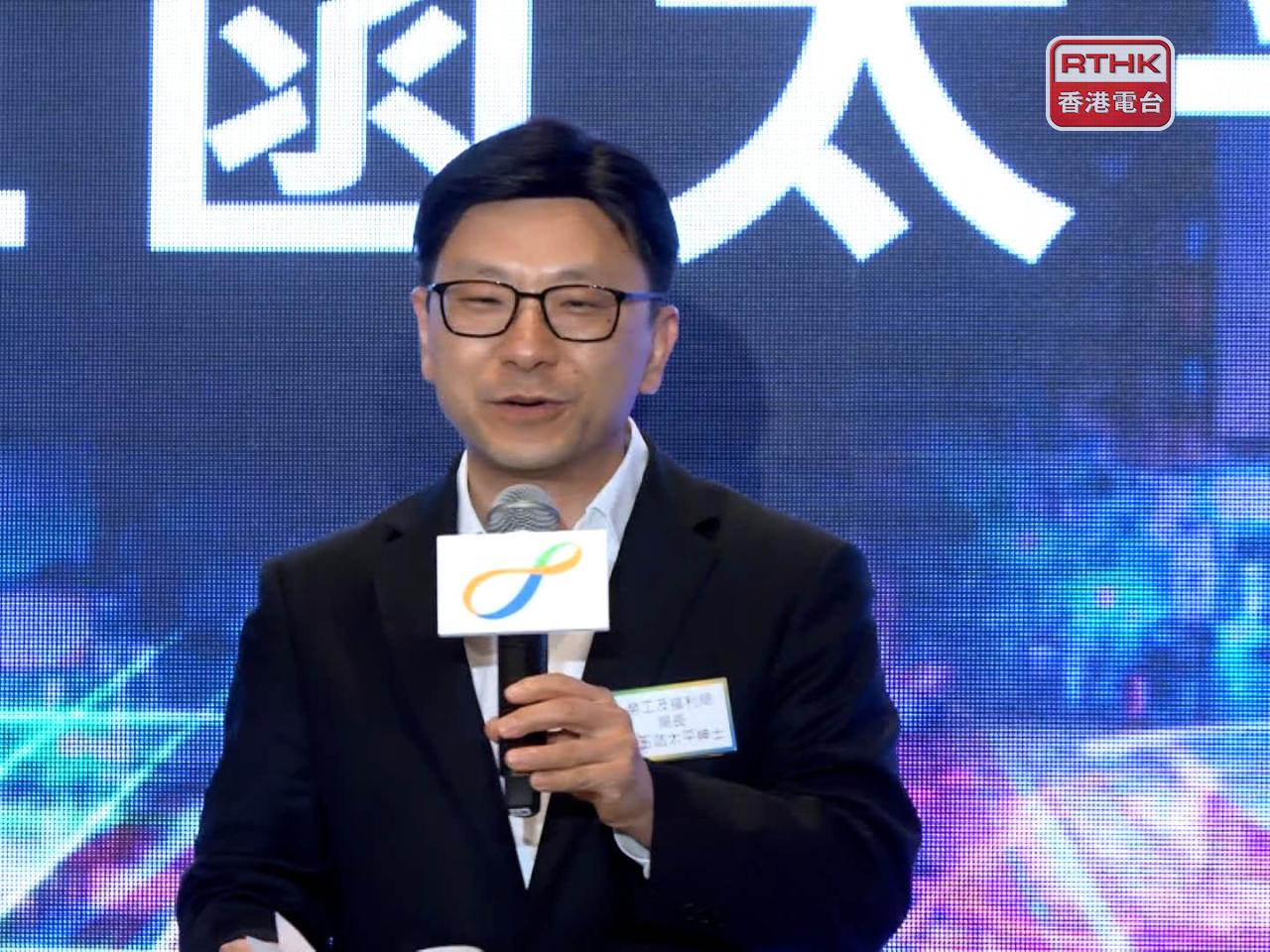 孫玉菡表示，當局正探討將「長者咭」和「樂悠咭」合併，讓長者只需以「樂悠咭」便可享用兩者的優惠。（孔令輝攝）