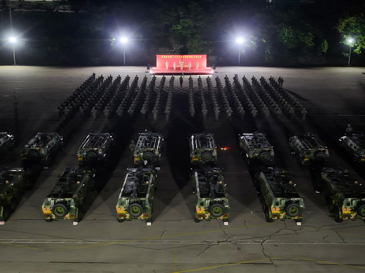 陸軍部隊組織防務交接儀式。（駐港部隊）