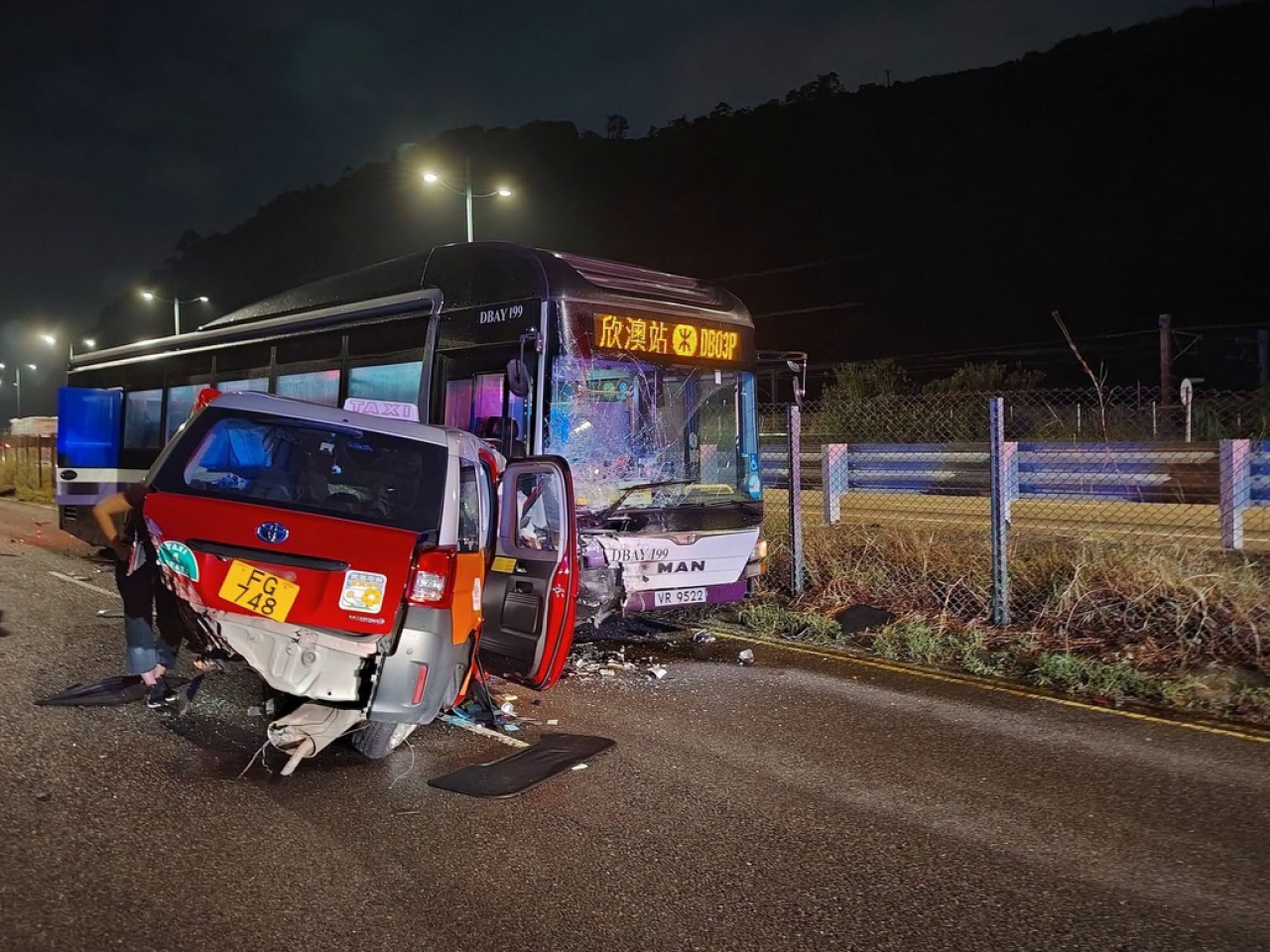 北大嶼山翔東路發生三車相撞交通意外。(網上圖片)
