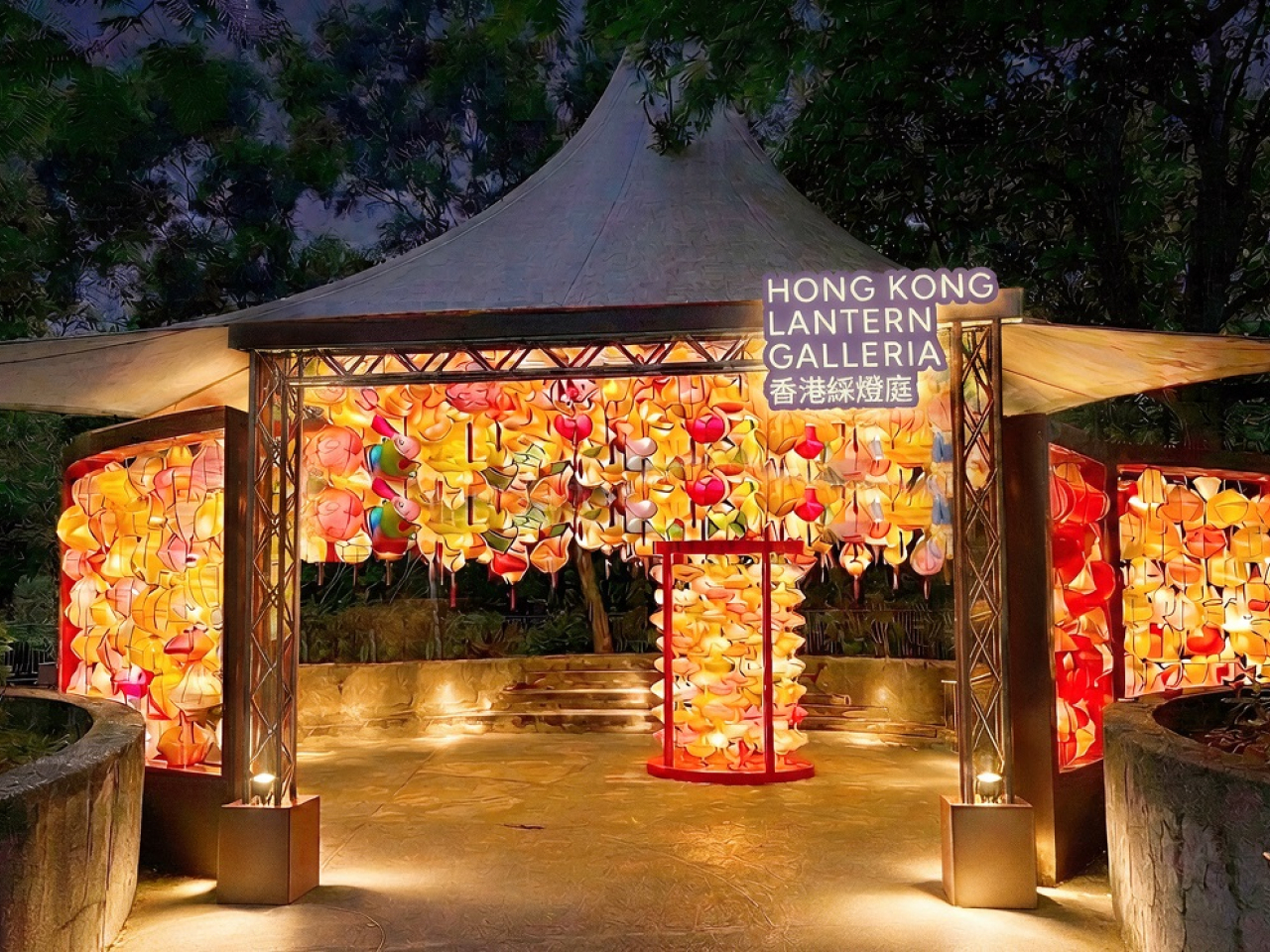 Hill Knoll Pavilion features 400 or so iconic lanterns from Hong Kong. Image courtesy Hong Kong Tourism Board