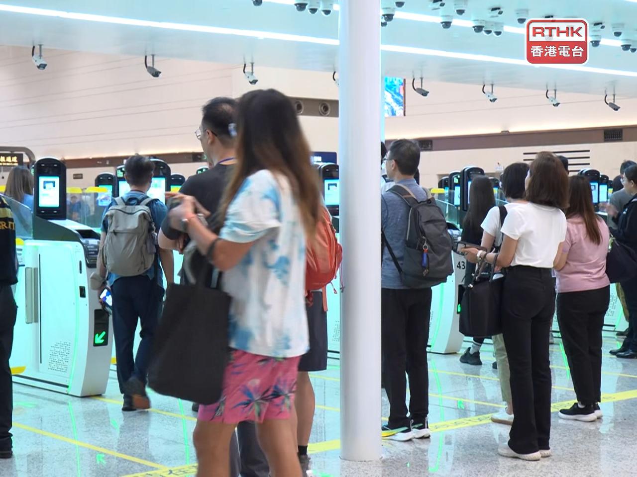 本港與深圳第二次跨境壓力測試，動員2萬名公務員參與。（施華駿攝）