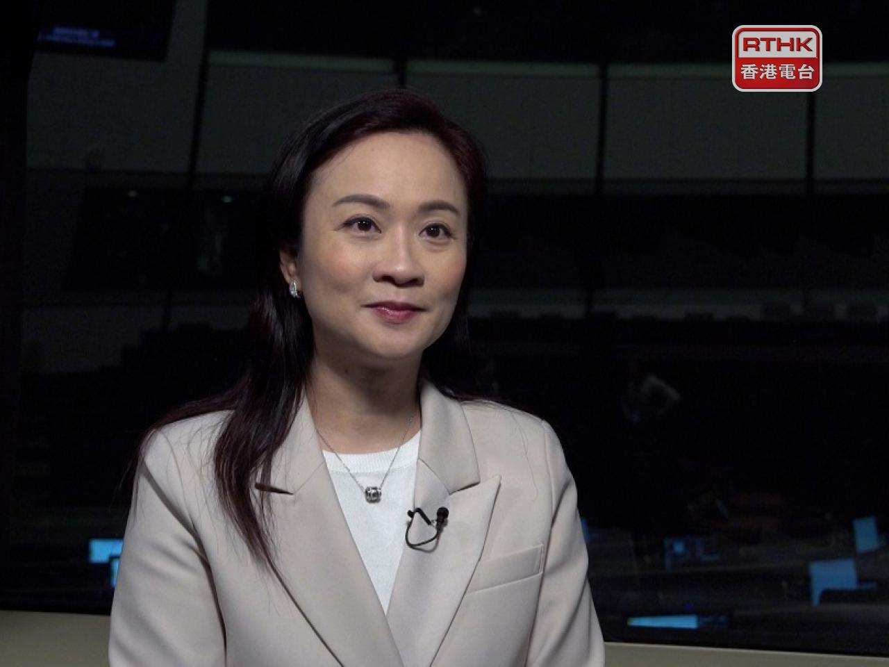 陳凱欣形容，漁護署採取事先張揚及高調的執法行動，同時派發單張說明，做法可取，起到宣傳教育作用。（港台圖片）