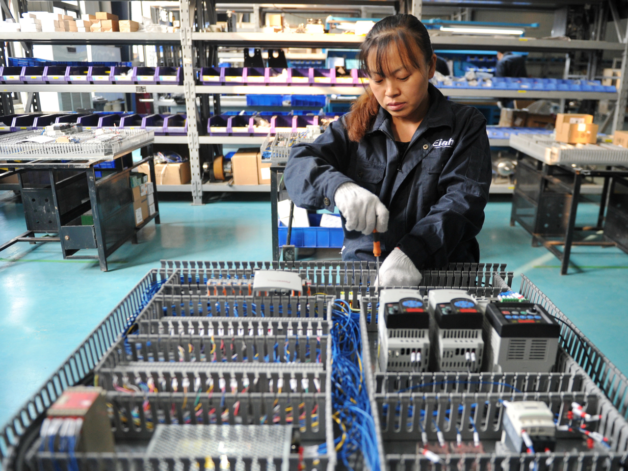 RatingDog報告：內地8月製造業PMI升至51.5。（新華社資料圖片）