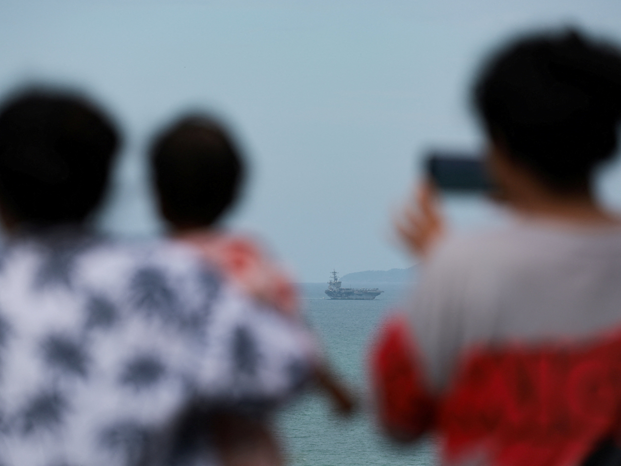 經過多個月的海上作戰後，林肯號終於停靠作休整。（路透社）