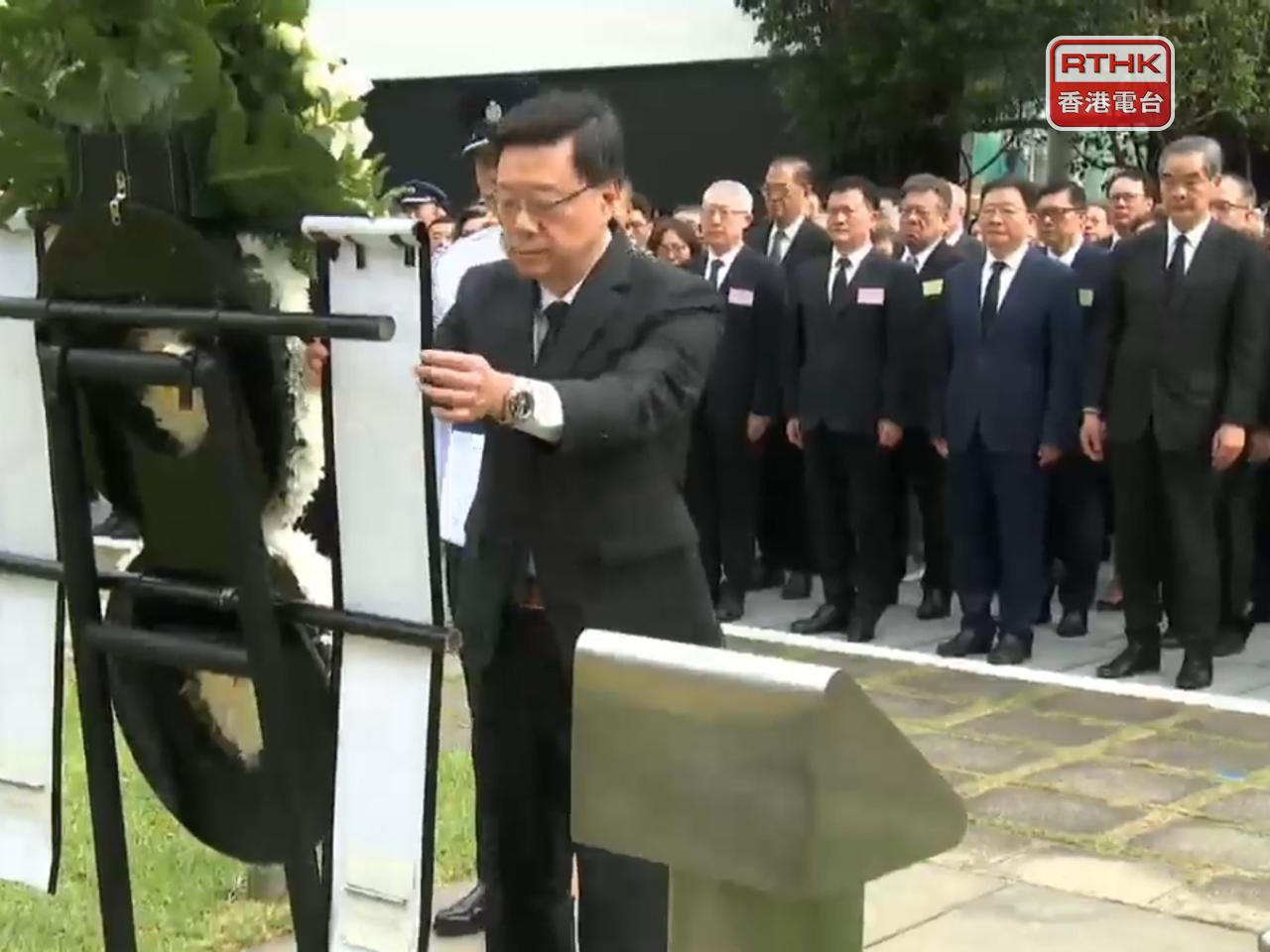 Chief Executive John Lee led representatives from various sectors in bowing to pay tribute to the fallen heroes. Photo: RTHK
