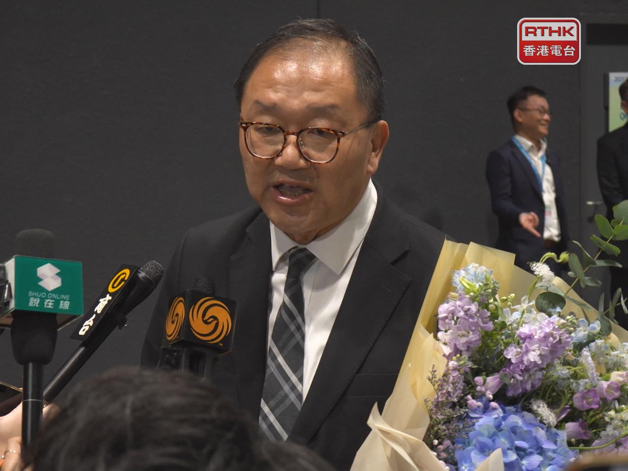 黃錦輝被暫控一項「酒後駕駛」罪、一項「危險駕駛」罪、一項「發生交通意外後沒有停車」罪及一項「發生交通意外後沒有報案」罪。（港台圖片）