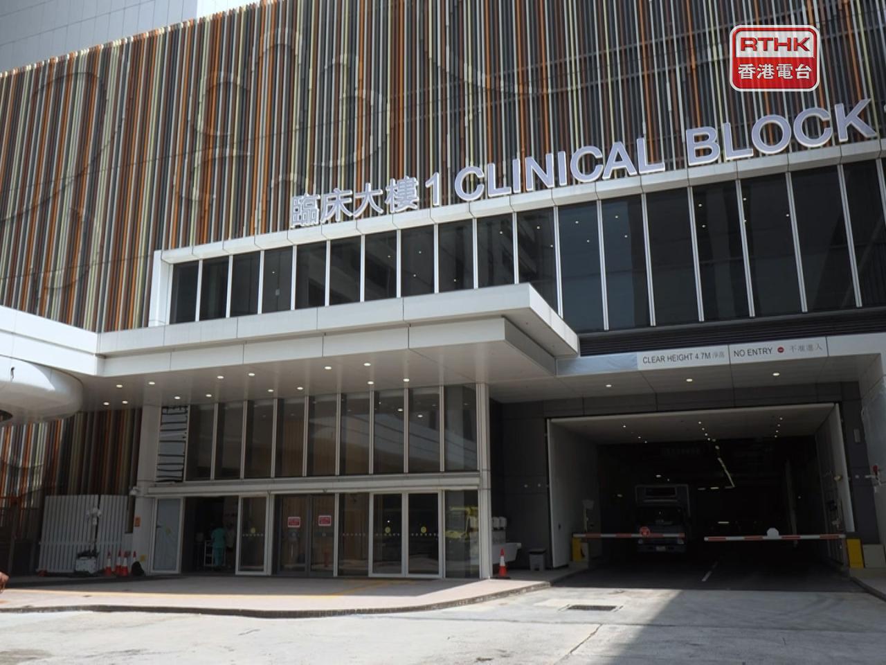 建築署表示，瑪麗醫院新臨床大樓24部出現較多運作不暢順或穩定性的問題，執修工程預計今年第四季內完成。（港台圖片）