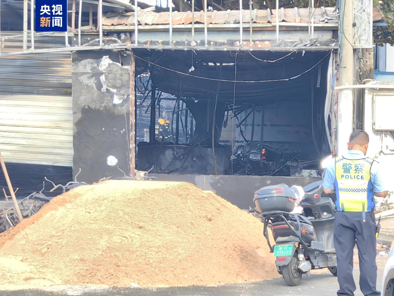 海口市一間正在裝修的餐廳發生火災。（央視圖片）