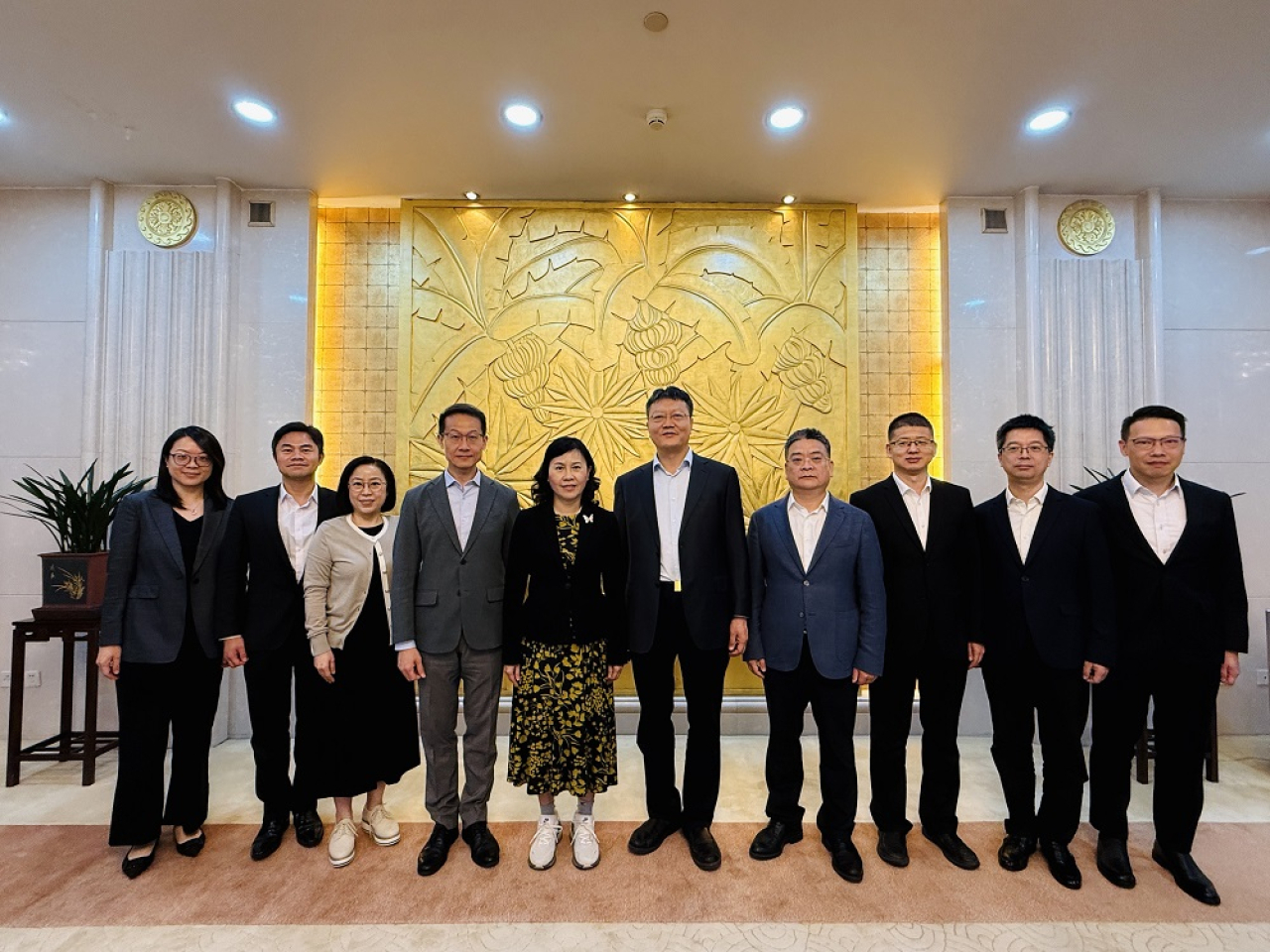 陳美寶（左五）拜訪國家交通運輸部。（政府新聞處）