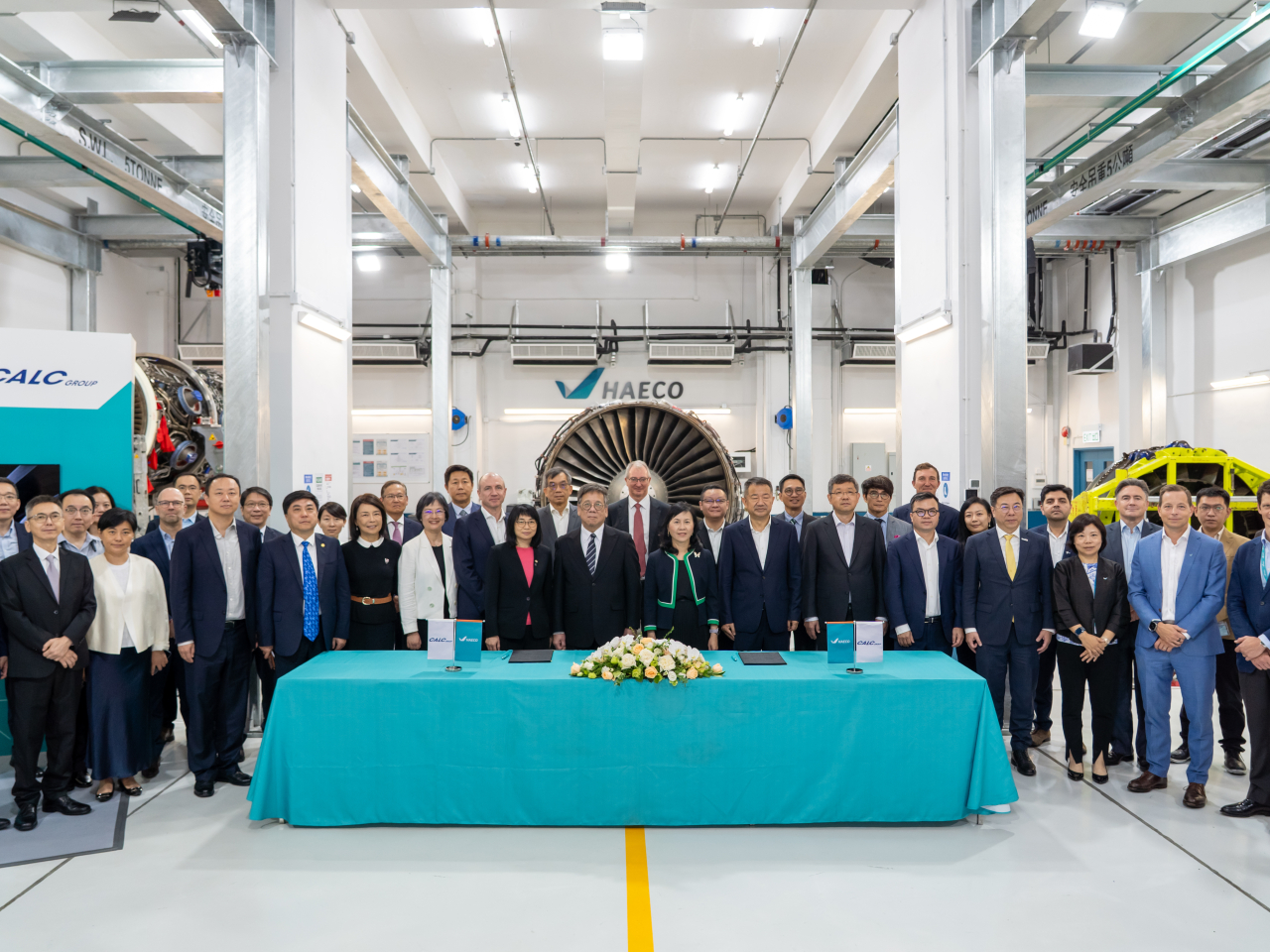 陳美寶早前見證HAECO與中國飛機租賃簽署合作備忘錄，在香港設立飛機發動機快修平台。（陳美寶網誌圖片）