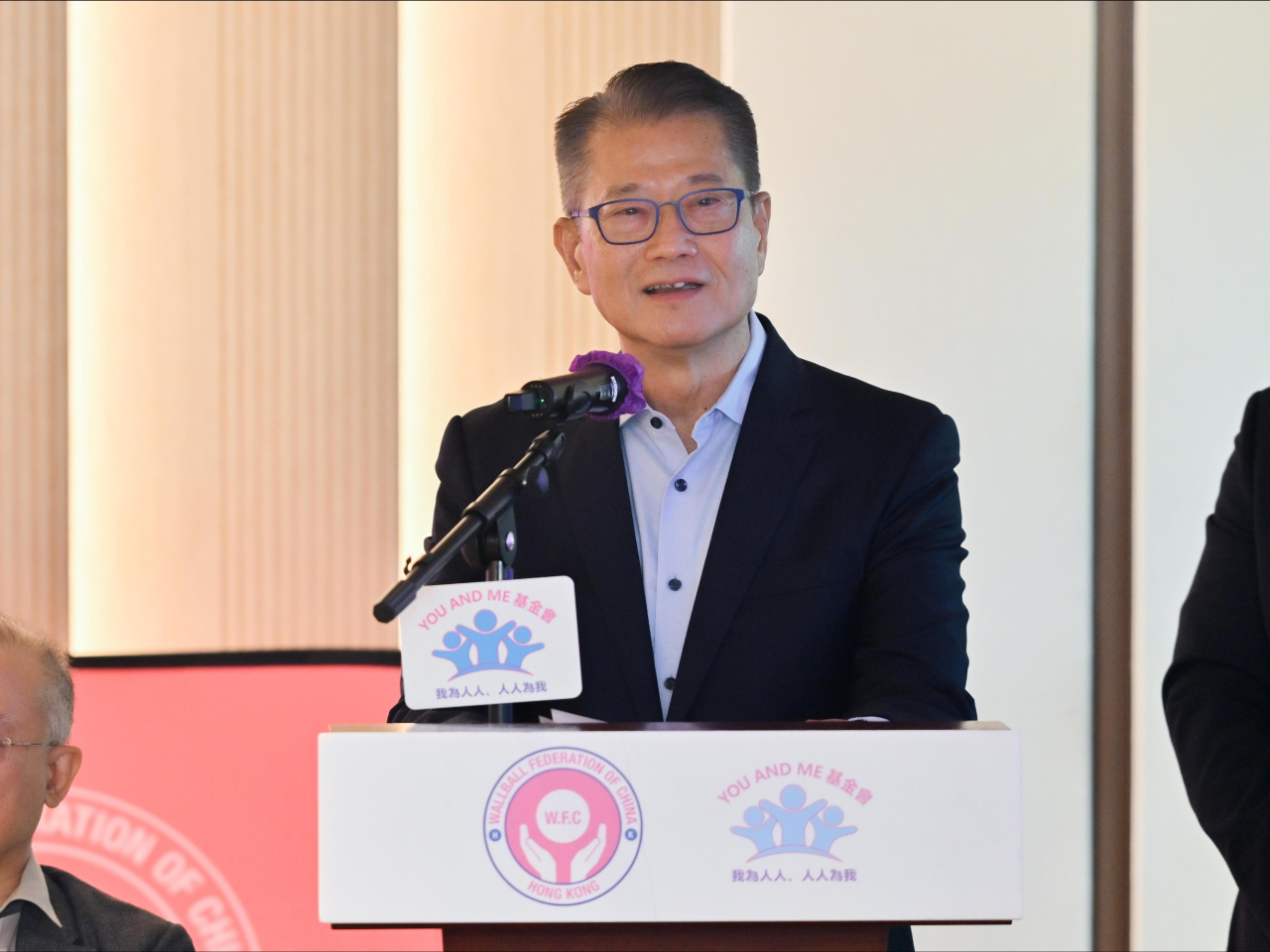陳茂波表示，今次是香港歷史上首支青年牆球代表隊，與不同地區的選手在世錦賽競技。（政府新聞處）