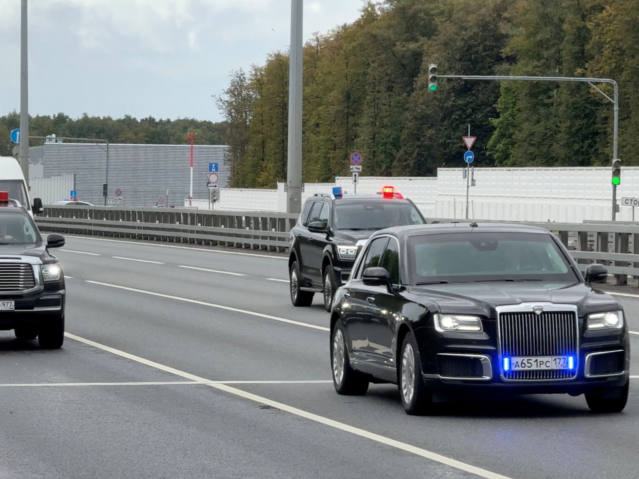 車隊其後駛往莫斯科市中心，預計威特科夫與庫什納將會與俄羅斯總統普京會面。（路透社）