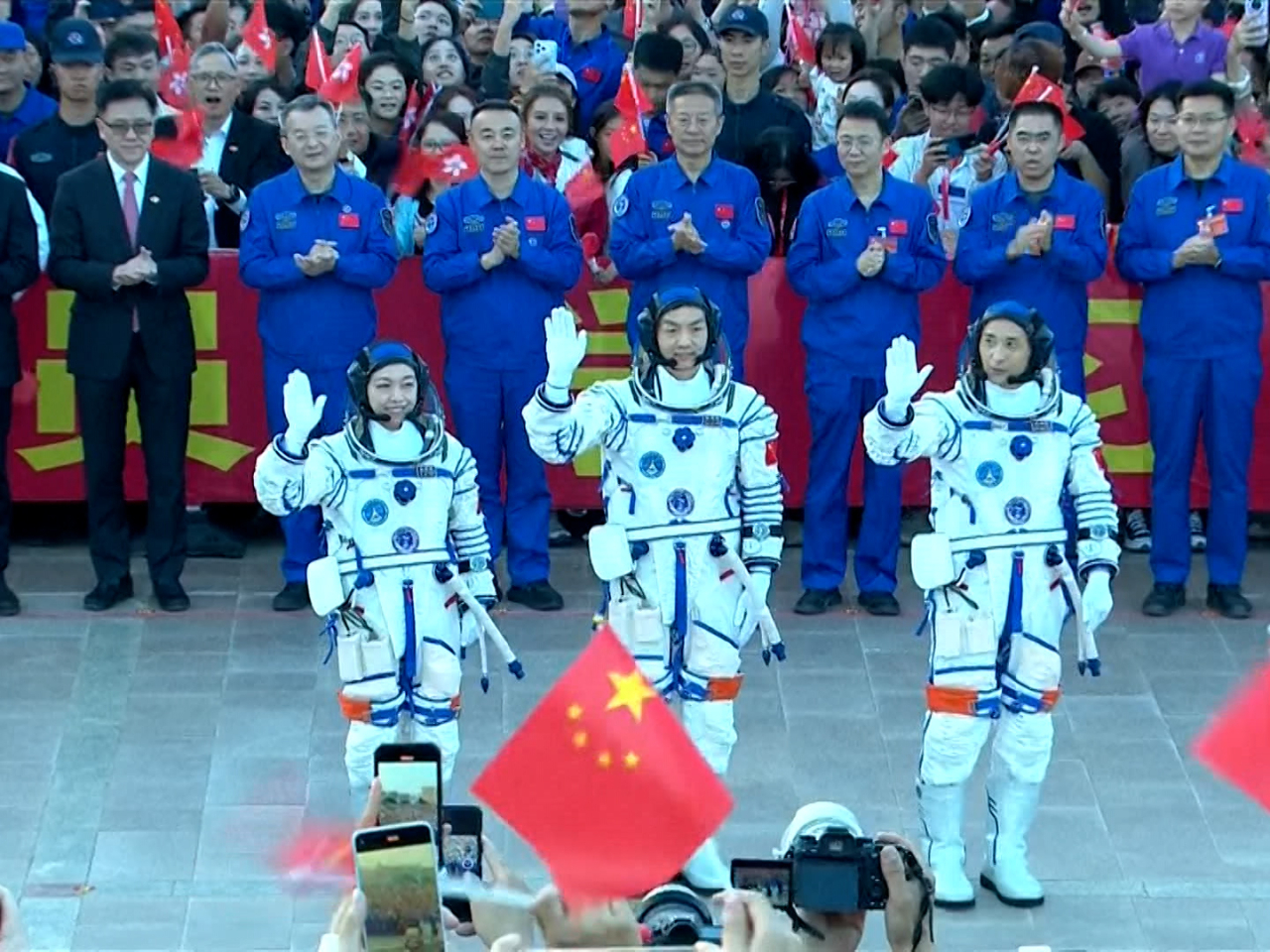 神舟二十三號乘組將於天宮空間站為參與活動的港澳學生進行科學實驗示範，並展開「天地對話」。（央視資料圖片）