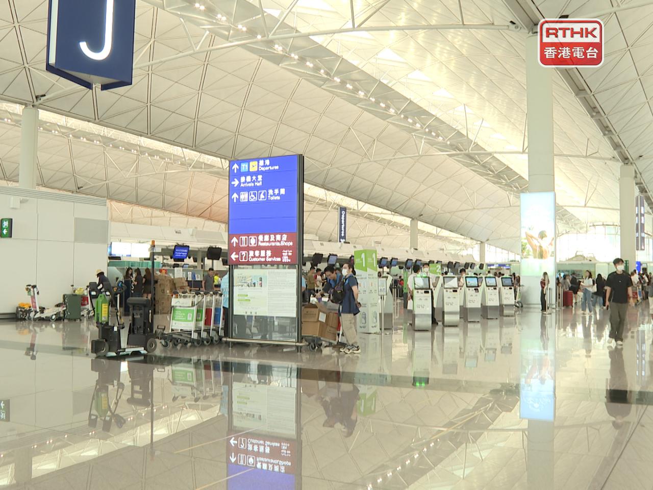 機管局表示，截至下午3時，共7班來往雅加達航班取消。（港台圖片）