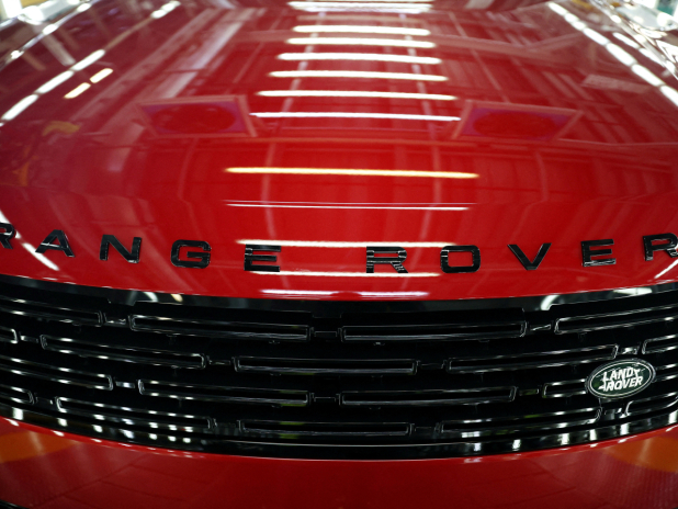 UK Business Secretary to Meet Jaguar Land Rover CEO Over Reported Workforce Cutback Plans