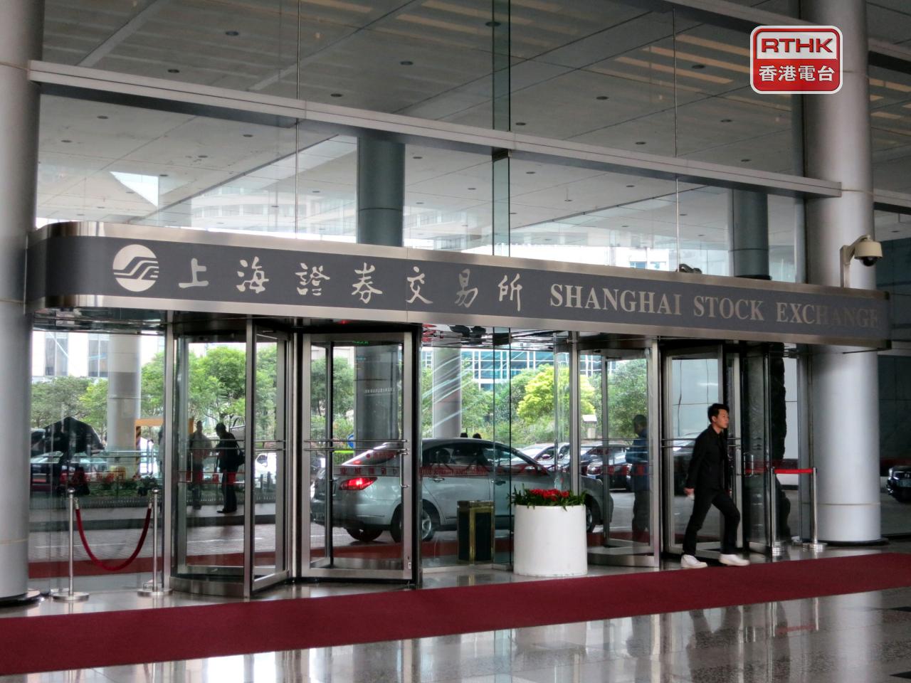 上證指數高開低走，半日倒跌9點；創業板指數半日升2.63%。（港台圖片）