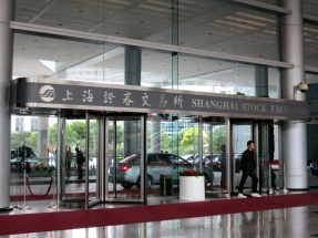 上證指數高開低走，半日倒跌9點；創業板指數半日升2.63%。（港台圖片）
