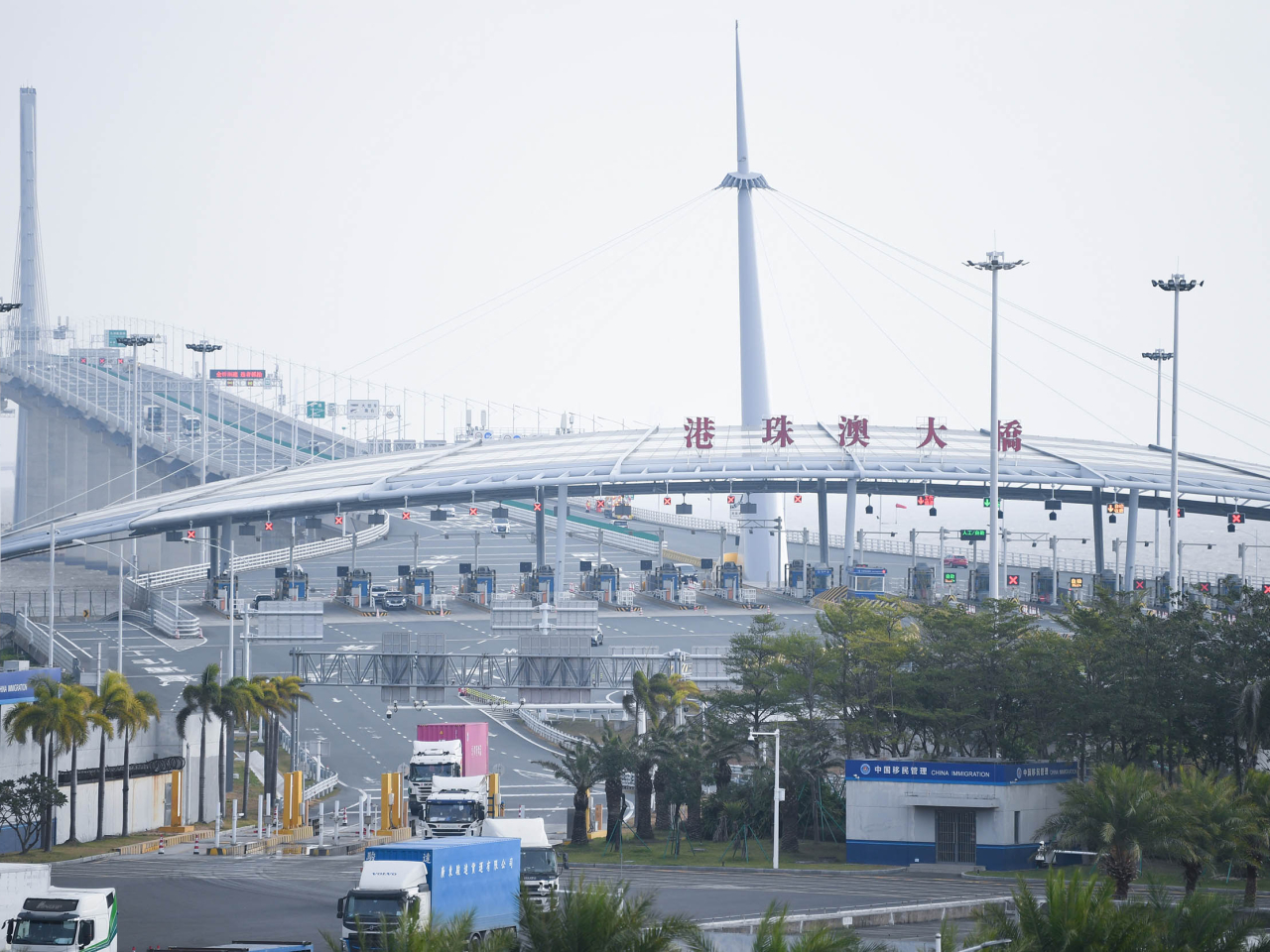 港珠澳大橋進口鮮活食品的通關時間將延長至全日24小時，讓業界更靈活安排鮮活食品的抵港時間。（新華社資料圖片）