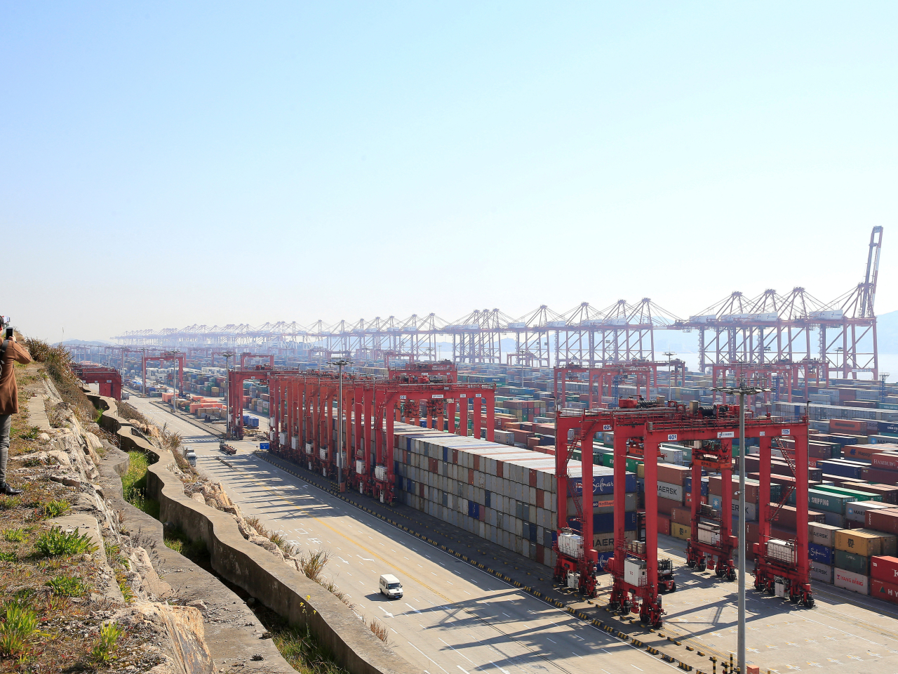 The country's foreign trade maintained rapid growth in the first eight months of the year. Photo: Reuters