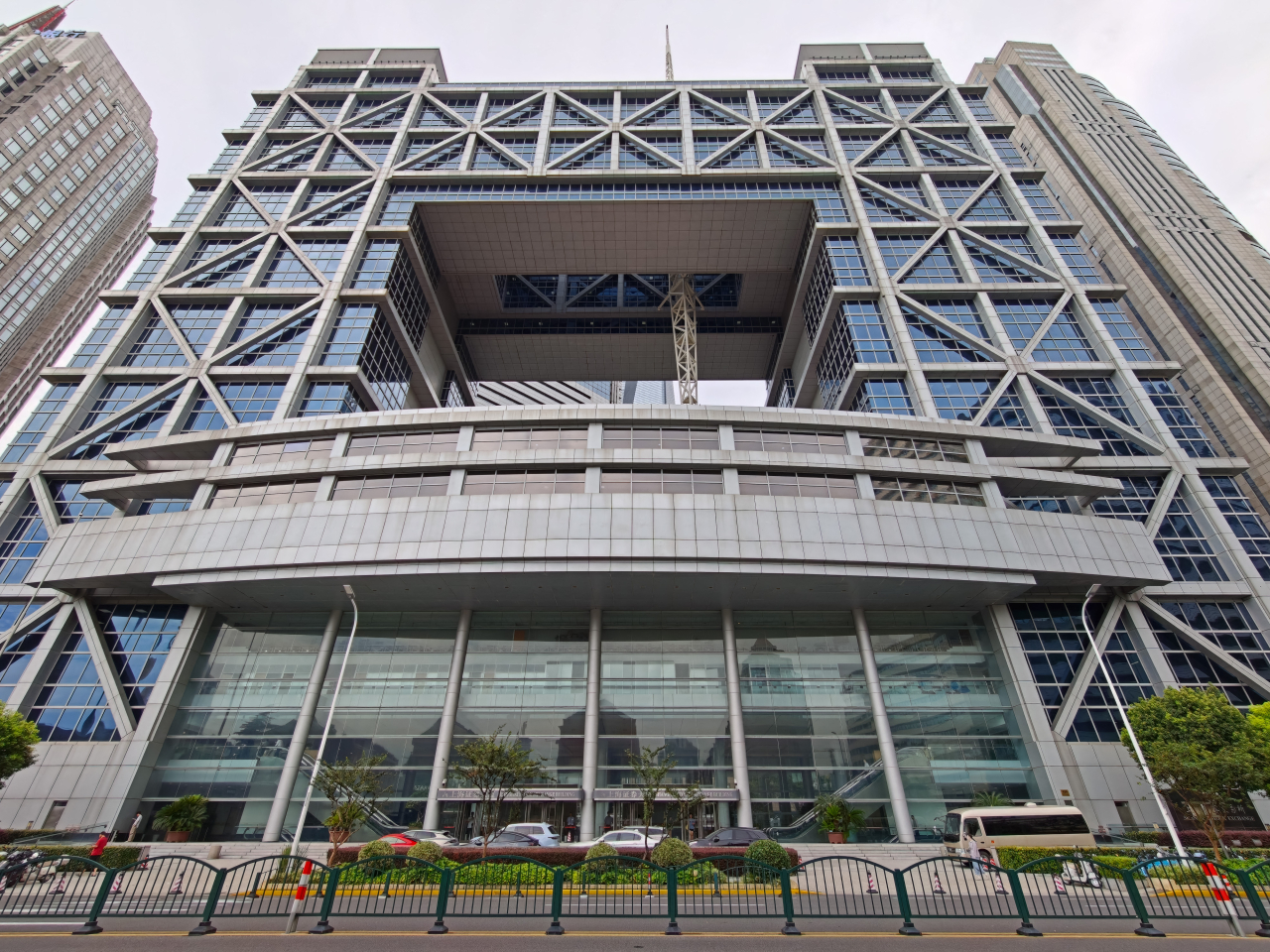 Shanghai and Shenzhen were both up after global stock markets mostly retreated the day before. File photo: AFP