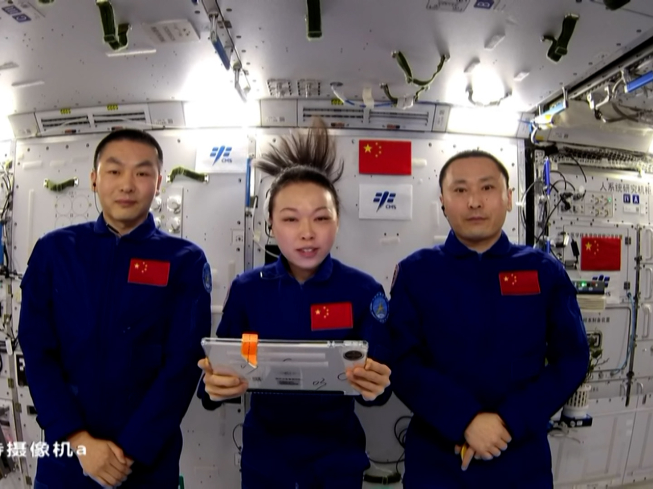 「天宮課堂．港澳專場」太空授課活動中，設有與神舟二十三號乘組3名航天員互動環節。