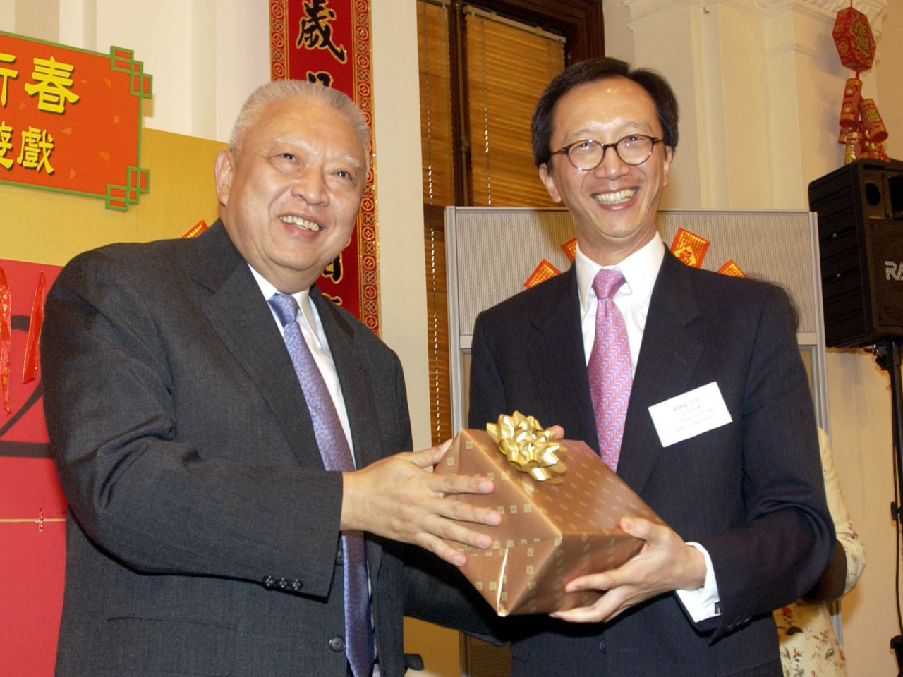 梁錦松稱對方是上司、更是恩師，香港人不會忘記董建華的貢獻。（政府新聞處資料圖片）