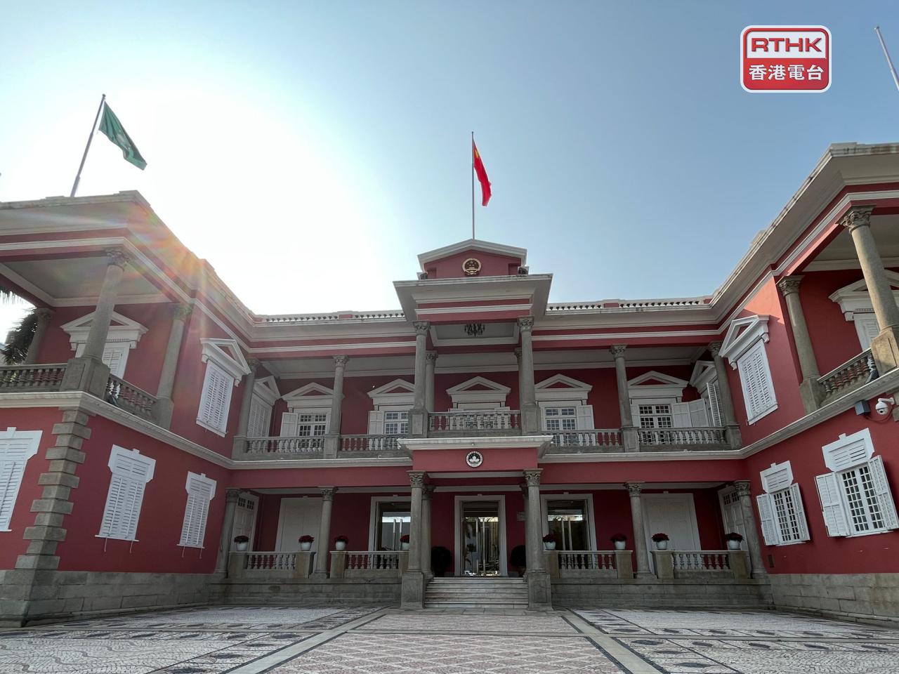 岑浩輝表示，董建華樹立光輝榜樣，澳門特區政府將一如既往與香港攜手同行，推進「一國兩制」實踐行穩致遠。(港台圖片)