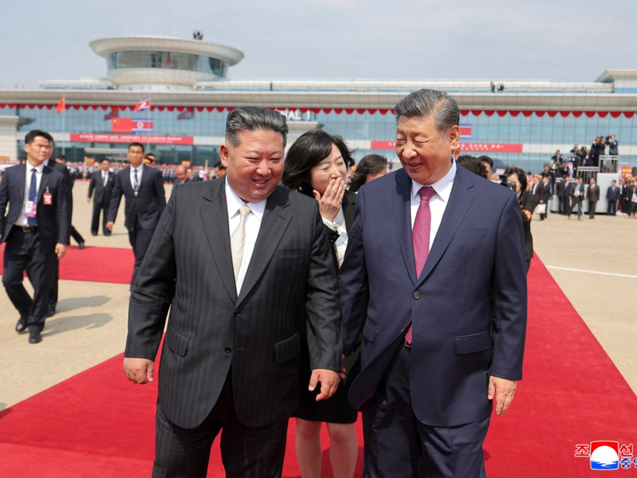 金正恩向習近平回電，重申進一步發展朝中關係的意願。（法新社資料圖片）