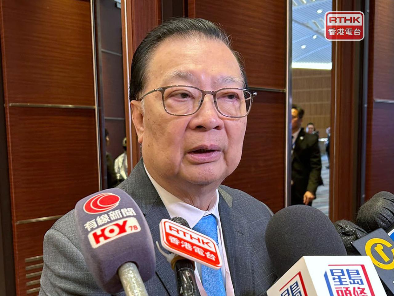 譚耀宗提到，董建華心繫國家，任內推動「健康快車」計劃，為內地貧困地區的白內障患者免費施手術，已有25萬人受惠。（港台圖片）