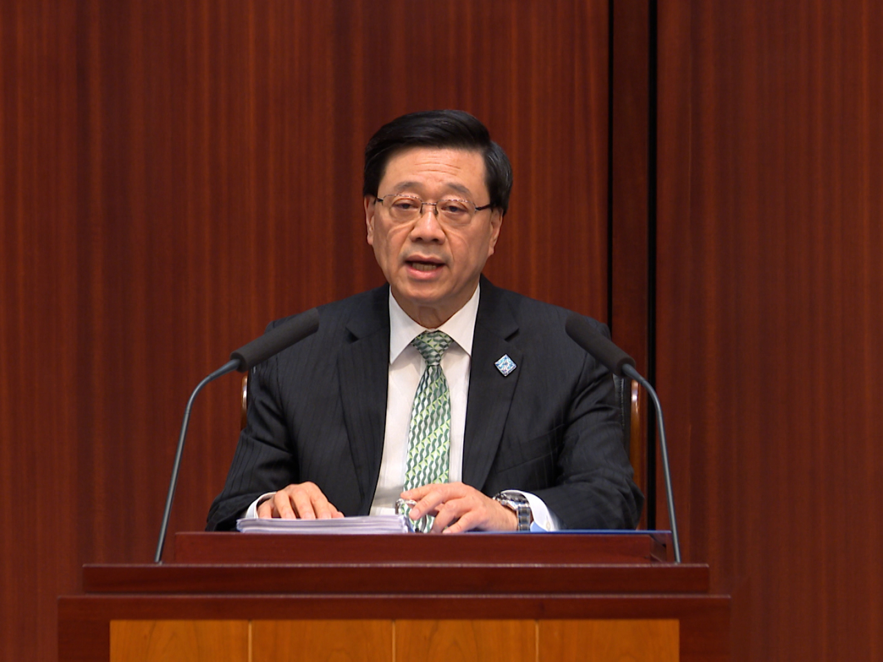 李家超早上於立法會公布香港首份五年規劃。