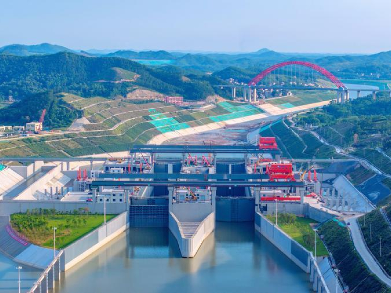 Pinglu Canal shortens the inland waterway trip by more than 560 kilometres for goods from southwest China. Photo courtesy of Xinhua