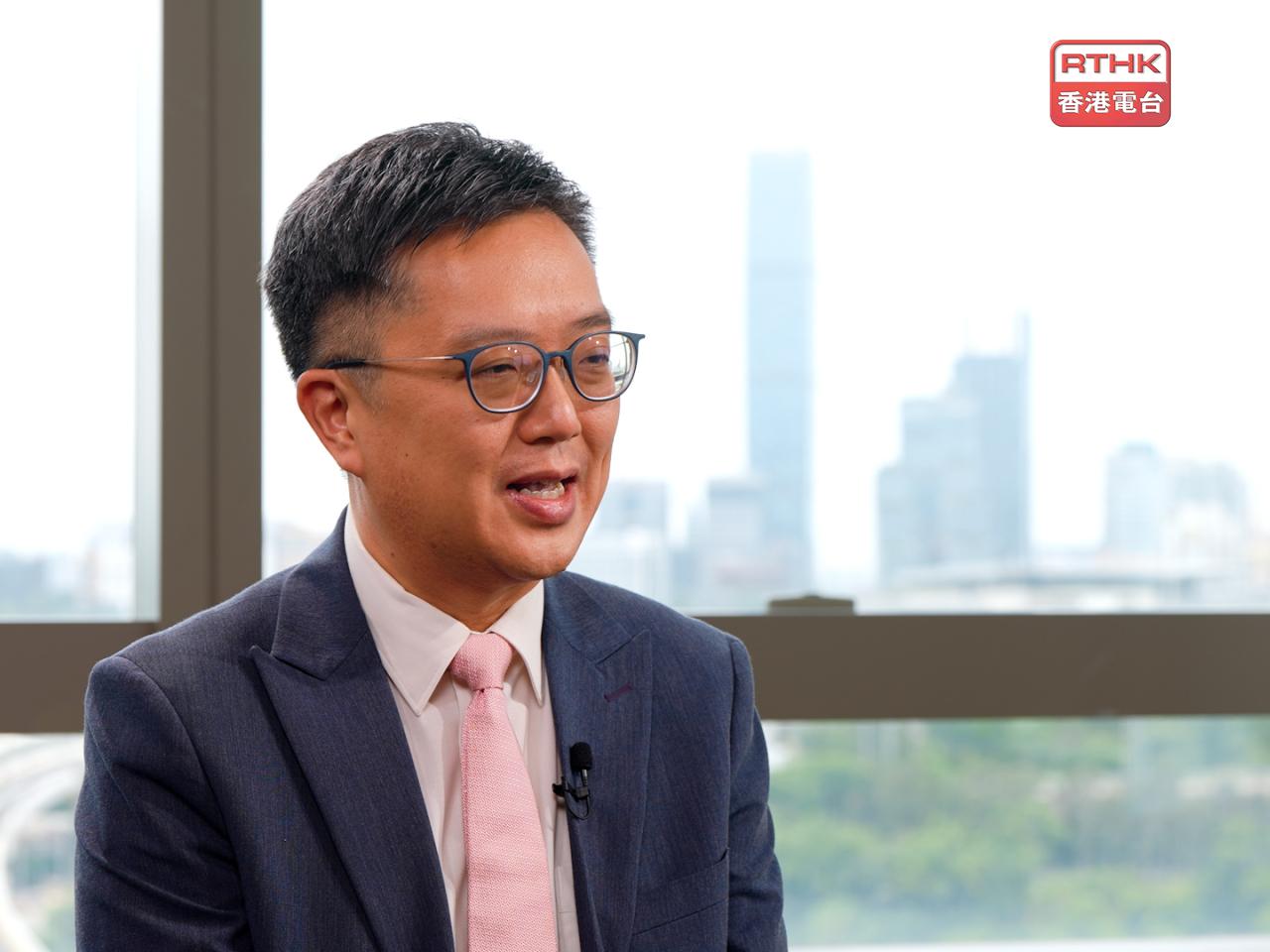 蔡傑銘相信，兩座大樓將進一步推動香港創科及經濟增長，加速大學城建設。（港台圖片）