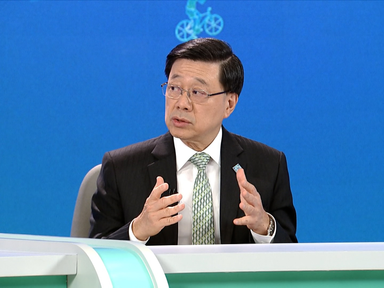 至於是否重推公屋租置計劃方面，李家超說，政府仍然要研究。