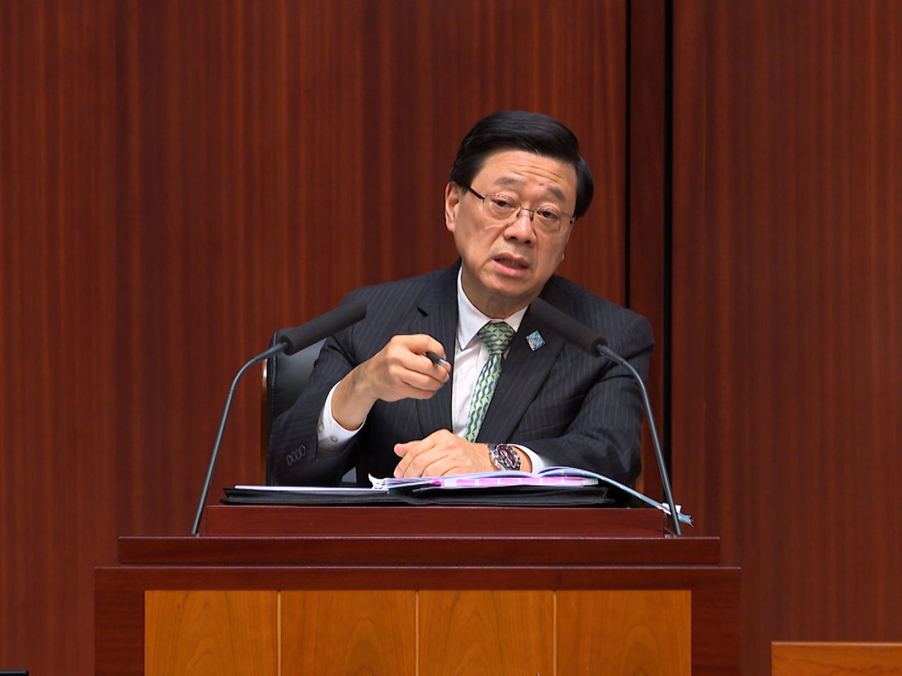立法會舉行香港第一個五年規劃及施政報告行政長官互動交流答問會。