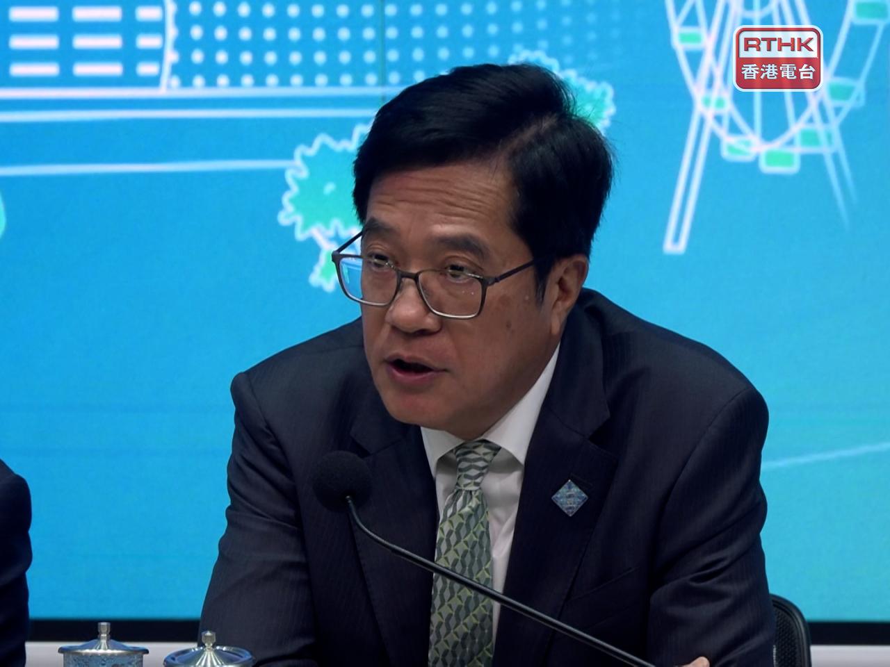 黃偉綸表示，對於宏福苑部份不出售業權予政府的業主，當局會依法作出補償，但相信要到明年才處理。(梁禎祥攝)