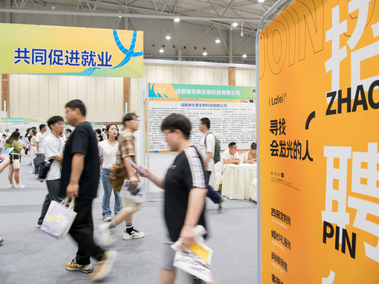內地8月全國城鎮不包括在校生的16至24歲勞動力失業率18.9%，創1年新高。（新華社資料圖片）